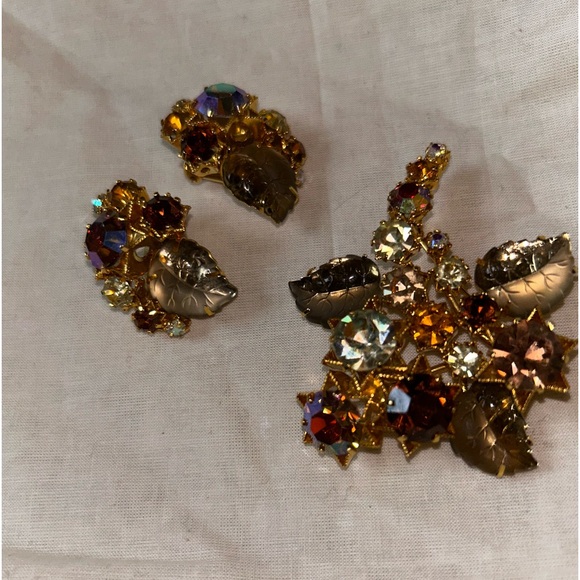 Vintage Austria Signed of Glass Rhinestone beautiful Gold Metal Brooch,Earrings - Picture 2 of 15